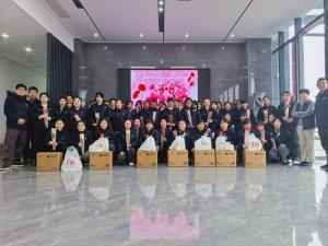 鮮花贈芳華，好禮敬巾幗